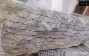 Chi 100 triệu mua tảng đá lạ, cắt ra mới biết thứ bên trong đáng giá hàng tỷ