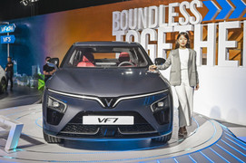 Triển lãm xe điện VinFast hot nhất năm đổ bộ Thành phố hoa phượng đỏ