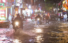 Áp thấp nhiệt đới vào Biển Đông, miền Bắc chuyển mưa to