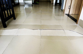 Nền gạch vỡ bung, tường nứt dài sau tiếng nổ trong chung cư ở Bình Định