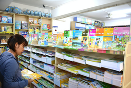 Hết cảnh phụ huynh đỏ mắt tìm sách giáo khoa năm học mới cho con