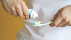 Đoán tính cách của bạn qua cách bóp kem đánh răng