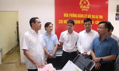 Chủ tịch tỉnh Hà Tĩnh công khai gắn số điện thoại đến tận xã, tìm cán bộ 'hành' dân
