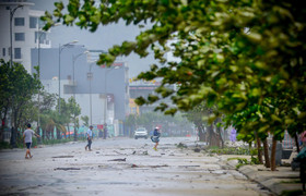 Bão số 1 giảm cấp, chuẩn bị đổ bộ biên giới Việt - Trung