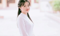 Thủ khoa khối D01 từng khóc, buồn suốt 2 tuần khi thi thử điểm thấp