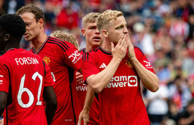 Van De Beek lập công, Man Utd thắng nhẹ Lyon