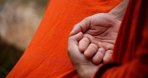 Vỡ mộng, vợ bỏ đi tu ngay sau đám cưới và nỗ lực ly hôn sau 10 năm