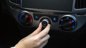 Điều hòa ô tô nên lấy gió trong hay gió ngoài?