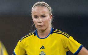 Đang chơi golf với bạn trai, cầu thủ Thuỵ Điển được triệu tập dự World Cup nữ 2023