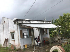 Mưa kèm dông lốc gây nhiều thiệt hại, 4 người thương vong