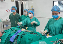 Khối u bên trong cơ thể cô gái 19 tuổi chứa đầy tóc, răng, xương