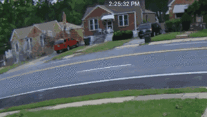 Ô tô lao như tên bắn, tông nát nhà dân