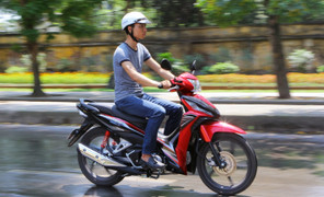 Những trường hợp nào xe máy chạy chậm sẽ bị xử phạt?