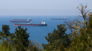 Ukraine dọa đánh chìm tàu đi tới Nga trên biển Đen, Moskva đáp trả