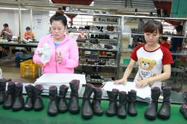 Người lao động muốn tăng lương tối thiểu vùng từ 1/1/2024