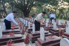 Thủ tướng Phạm Minh Chính viếng nghĩa trang liệt sĩ tại Thừa Thiên Huế và Quảng Trị