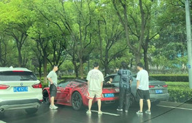 2 siêu xe tông nhau, chủ xe Bugatti gần 76 tỷ đồng nói một câu 'trên tiền' khiến dư luận sôi sục