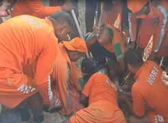 Ấn Độ giải cứu thành công bé trai 3 tuổi rơi xuống giếng sâu 30 m