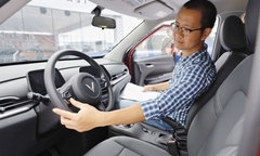 Khách hàng Nha Trang hào hứng chốt cọc sau khi ‘tận tay’ lái thử ô tô điện VinFast