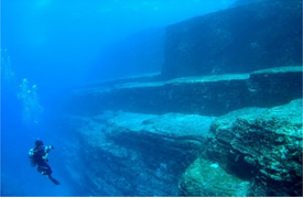 Thợ lặn vô tình phát hiện kim tự tháp gây tranh cãi dưới đáy biển Nhật Bản