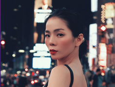 Lệ Quyên khoe lưng trần gợi cảm, tiết lộ hành động chiều chuộng của tình trẻ