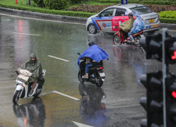 Sau đợt nắng nóng, dự báo miền Bắc sắp hứng mưa rào và dông 