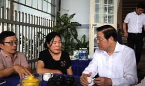 Trưởng Ban Nội chính Trung ương thăm hỏi gia đình các liệt sỹ tại Đắk Lắk