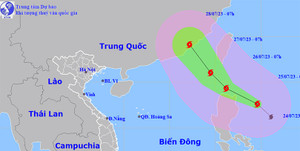 Bão Doksuri tiến gần Biển Đông, mạnh cấp 15, khả năng mạnh thêm trong 24 giờ tới