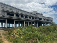 Chợ cũ ô nhiễm trầm trọng, chợ mới thành khu nuôi vịt