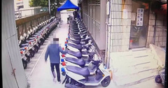 Tự xưng bệnh nhân tâm thần, người đàn ông phá hoại đồn cảnh sát, làm loạn khắp nơi