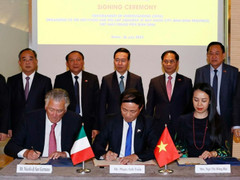 Chủ tịch nước chứng kiến lễ ký kết tổ chức Giải đua thuyền máy quốc tế Bình Định