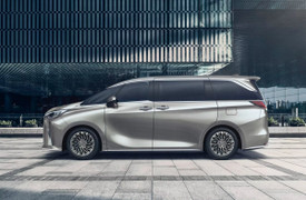 Tiết lộ mức giá của 'chuyên cơ mặt đất' Lexus LM 2024 sắp trình làng