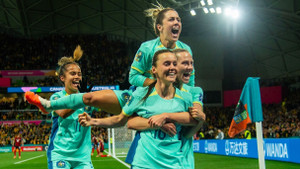 World Cup nữ 2023: Thảm bại trước Australia, nhà vô địch Olympic bị loại