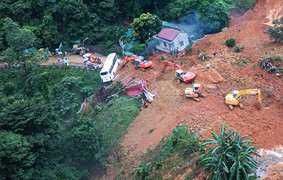 Bộ GTVT yêu cầu cấm đường tại các vị trí nguy hiểm chịu ảnh hưởng mưa lũ