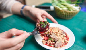 Bị điếc sau 2 ngày ăn tiết canh