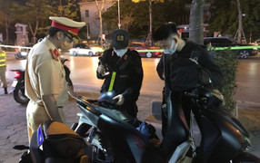 Cảnh sát 141 có được phép kiểm tra điện thoại hay không? 