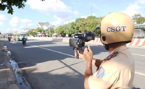 Cảnh sát giao thông có được mặc thường phục khi bắn tốc độ? 