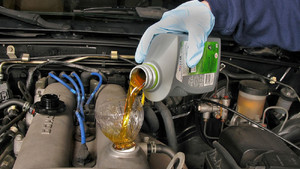 Ô tô đi bao nhiêu km thì thay dầu nhớt?