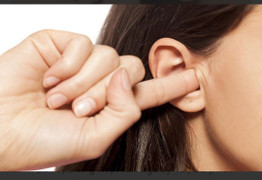 Lấy ráy tai thường xuyên có bị điếc không?