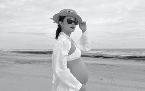 Minh Hằng khoe bụng bầu cận ngày sinh nở