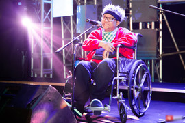 Liệt tứ chi, chàng trai Quảng Ninh truyền cảm hứng cho hàng trăm nghìn người chỉ với 1 ngón tay