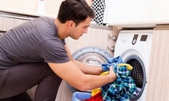 Vì sao giặt quần áo tại nhà không thơm lâu như ngoài tiệm?