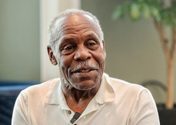 Tài tử Mỹ Danny Glover: Chúng tôi có mặt ở Việt Nam để sửa chữa sai lầm trong quá khứ