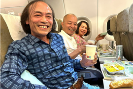 Mặc quần rách, bác sĩ bị nghi ngờ giả mạo khi cấp cứu hành khách trên máy bay