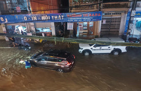 Sa Pa mưa lớn trong đêm, nhiều tuyến đường ngập như sông