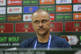 Thua CLB Công an Hà Nội, HLV Hà Nội FC trách trọng tài Thái Lan