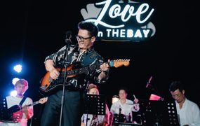 Bằng Kiều ngẫu hứng hát 'Bên trên tầng lầu'