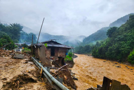 Cảnh tan hoang của 2 xã ở Yên Bái bị cô lập do mưa lũ