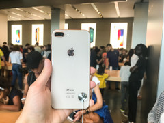 Ý nghĩa của những biểu tượng trên mặt lưng iPhone khiến nhiều người bất ngờ