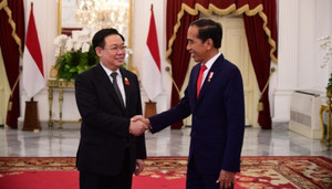 Chủ tịch Quốc hội Vương Đình Huệ hội kiến Tổng thống Indonesia Joko Widodo